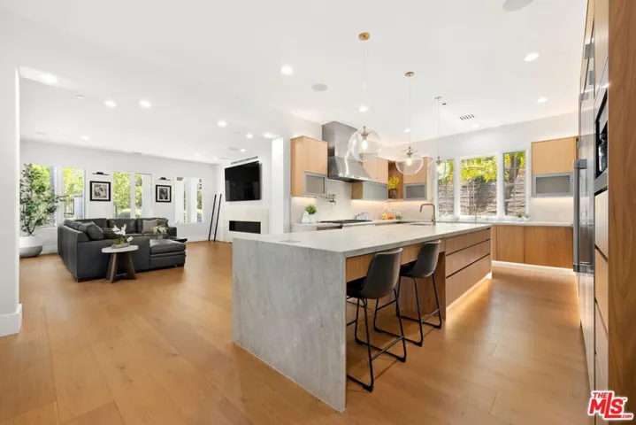 29462 Malibu View Court, Agoura Hills, California 91301