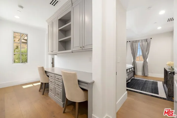 29462 Malibu View Court, Agoura Hills, California 91301