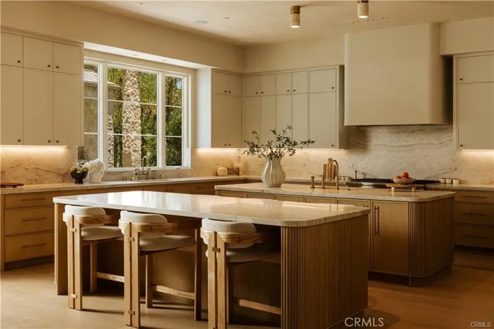 16933 Bosque Drive, Encino, California 91436