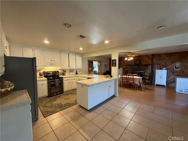 32038 Crystalaire, Llano, California 93544