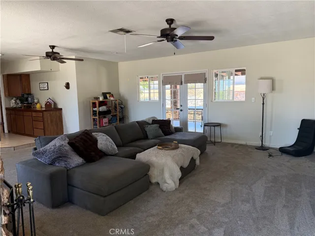 32038 Crystalaire, Llano, California 93544