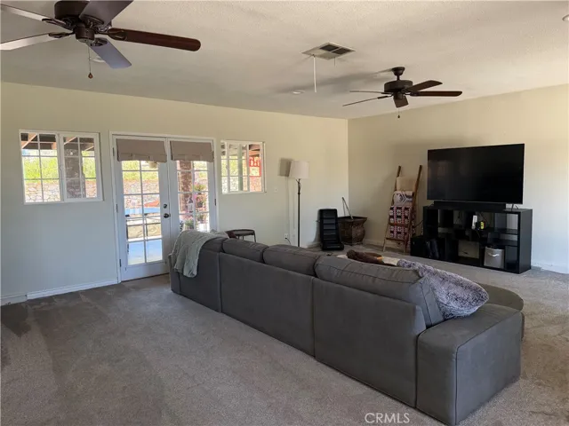 32038 Crystalaire, Llano, California 93544