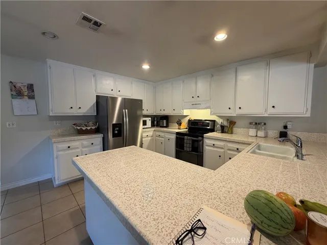 32038 Crystalaire, Llano, California 93544
