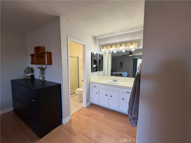 32038 Crystalaire, Llano, California 93544