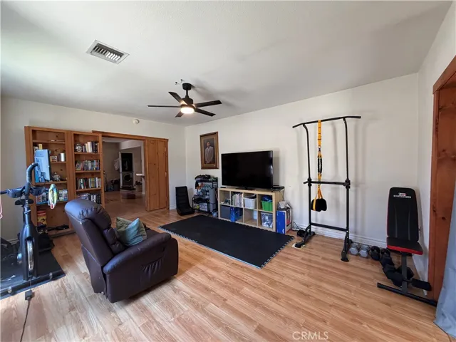 32038 Crystalaire, Llano, California 93544