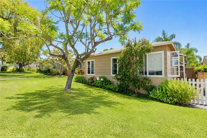 379 Aster, Laguna Beach, California 92651