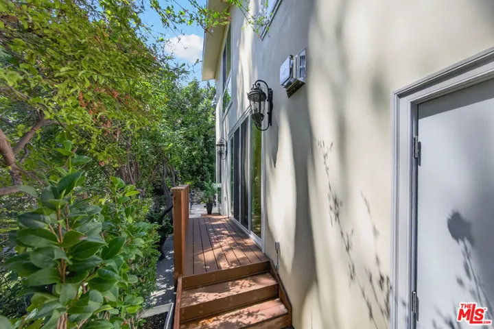 4897 Rosemont Avenue, La Crescenta, California 91214