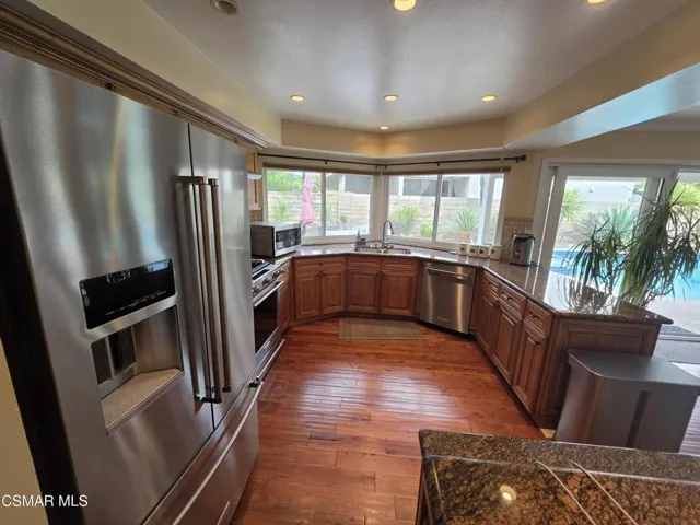 Opens to family rooom