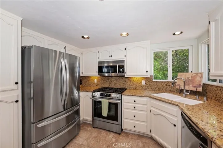 334 Highland Drive, Lake Arrowhead, California 92352