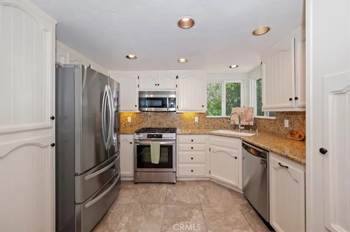 334 Highland Drive, Lake Arrowhead, California 92352