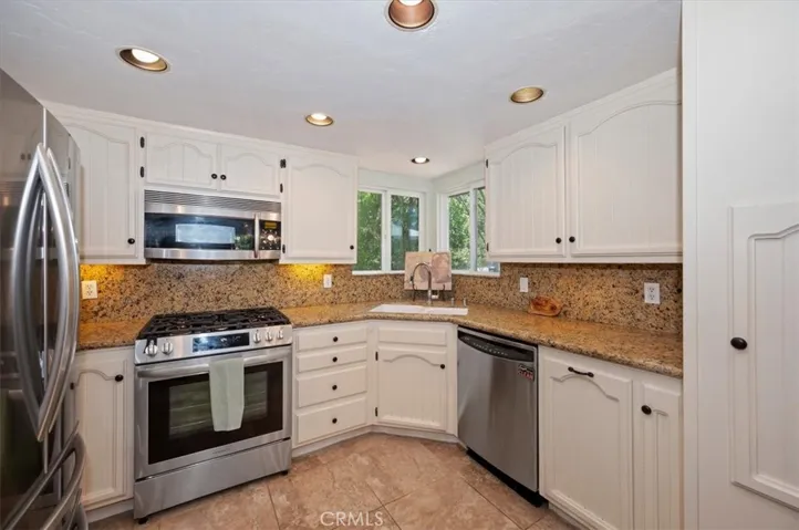 334 Highland Drive, Lake Arrowhead, California 92352