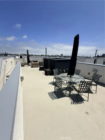 Rooftop Deck spans the entire house