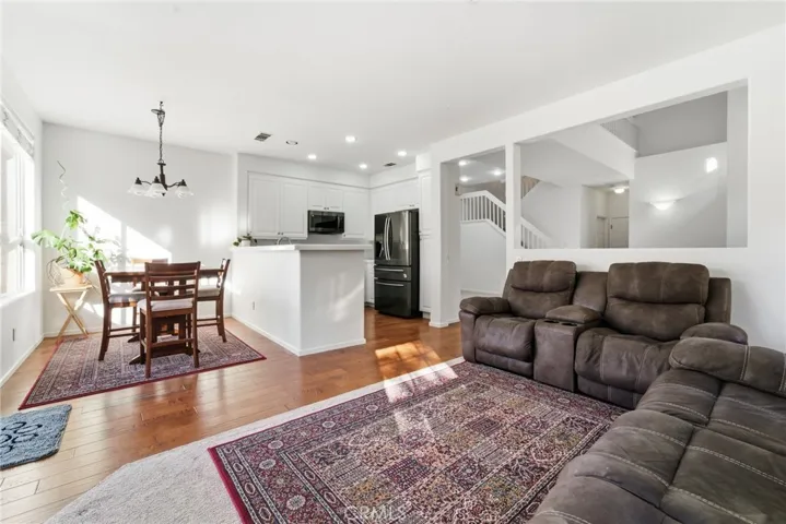4933 Santo, Oak Park, California 91377