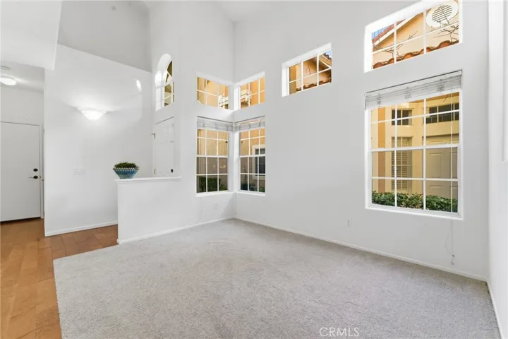 4933 Santo, Oak Park, California 91377