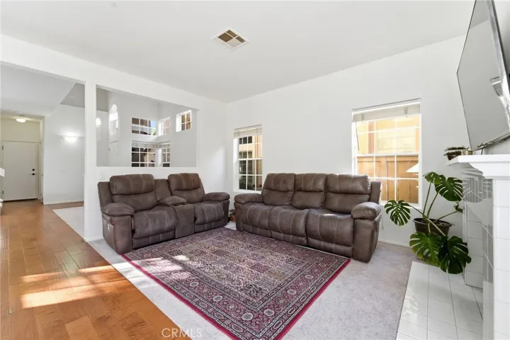 4933 Santo, Oak Park, California 91377