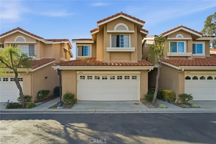 4933 Santo, Oak Park, California 91377