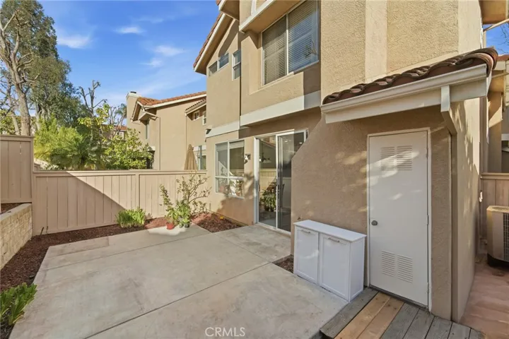 4933 Santo, Oak Park, California 91377