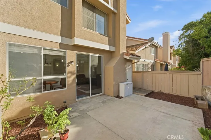 4933 Santo, Oak Park, California 91377