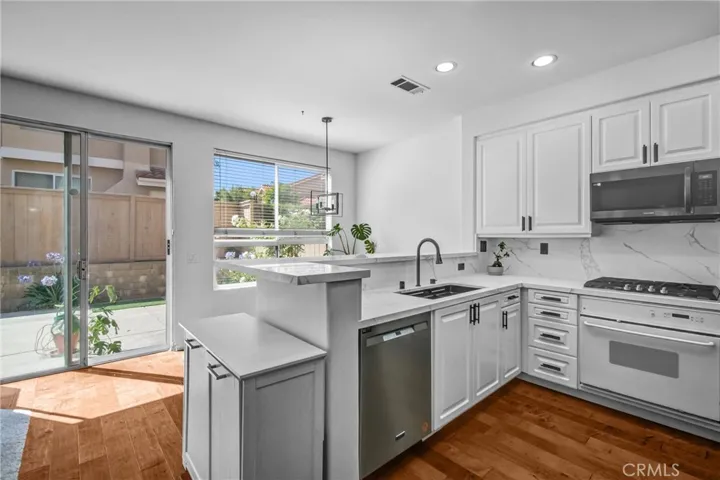 4933 Santo, Oak Park, California 91377