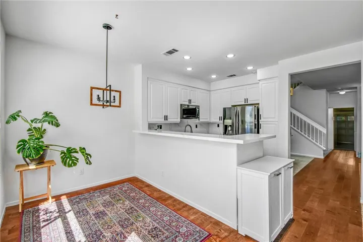 4933 Santo, Oak Park, California 91377