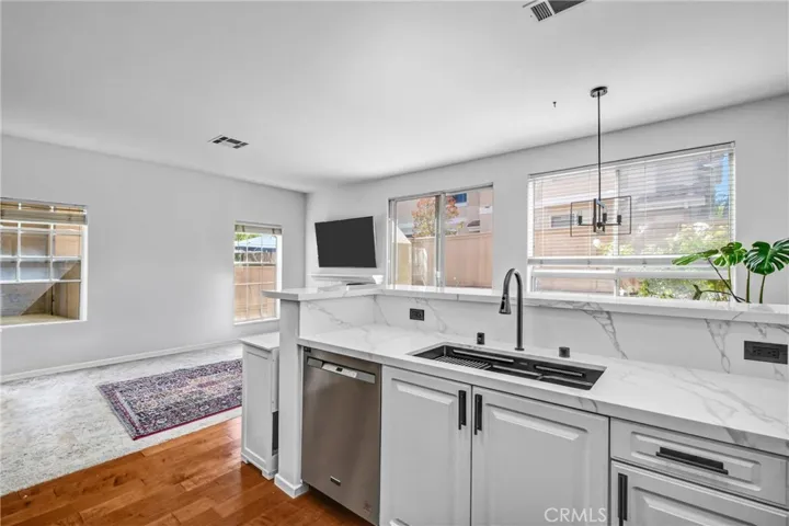 4933 Santo, Oak Park, California 91377