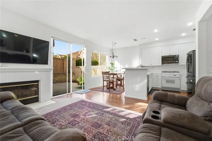 4933 Santo, Oak Park, California 91377