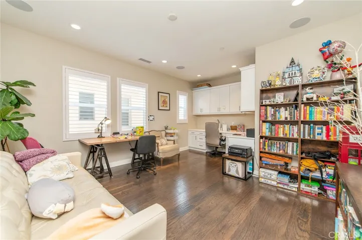 220 Barnes Road, Tustin, California 92782