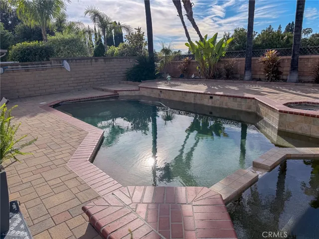 21865 Jinetes, Mission Viejo, California 92691