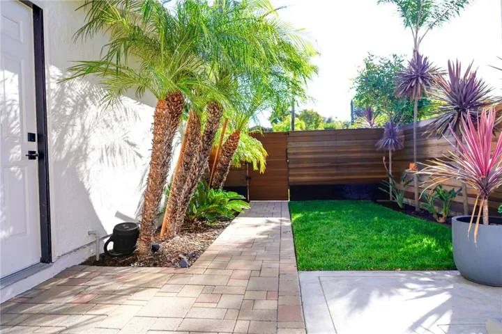 21865 Jinetes, Mission Viejo, California 92691