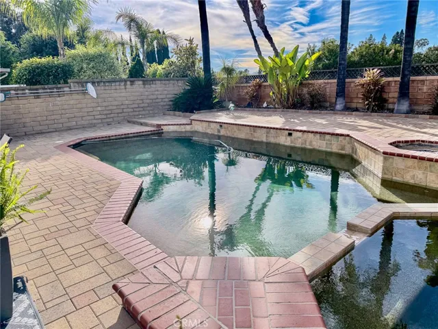 21865 Jinetes, Mission Viejo, California 92691