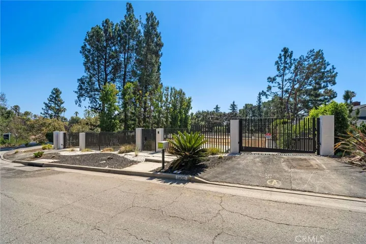 1400 E Palm Street, Altadena, California 91001