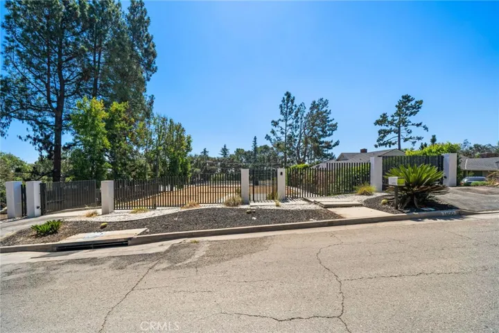 1400 E Palm Street, Altadena, California 91001