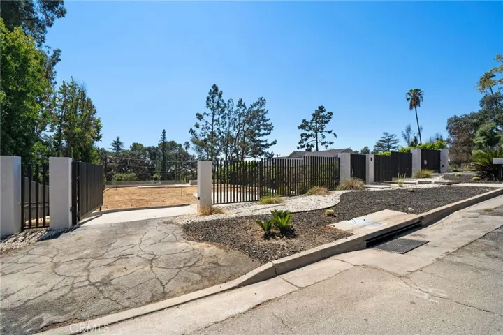 1400 E Palm Street, Altadena, California 91001