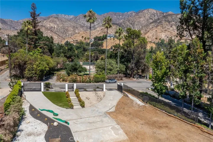 1400 E Palm Street, Altadena, California 91001