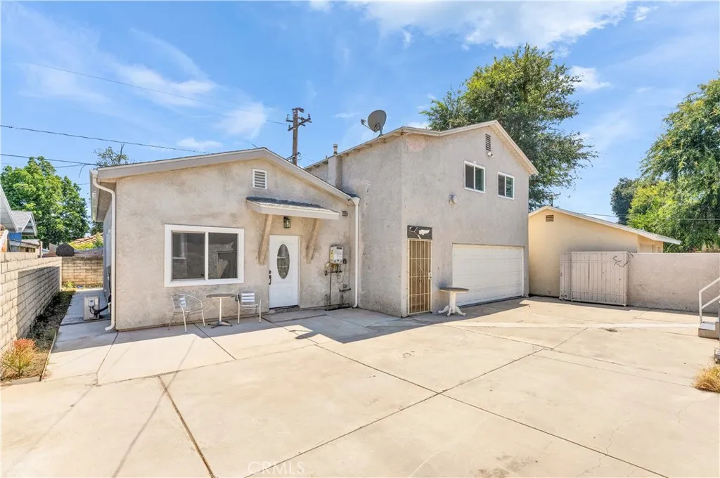 Left: the approximately 1,000 sq. ft. ADU. 
Right: the 1-bedroom, 1-bathroom unit above the garage.