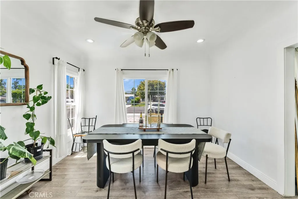 Front unit dining area