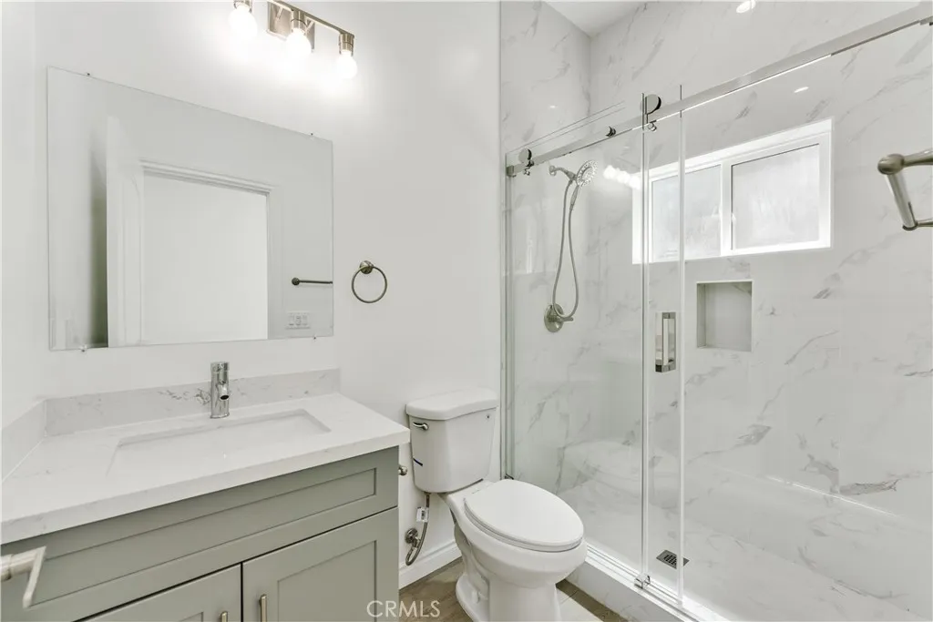 ADU: master Bathroom
