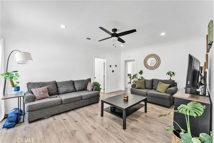 Front unit living room