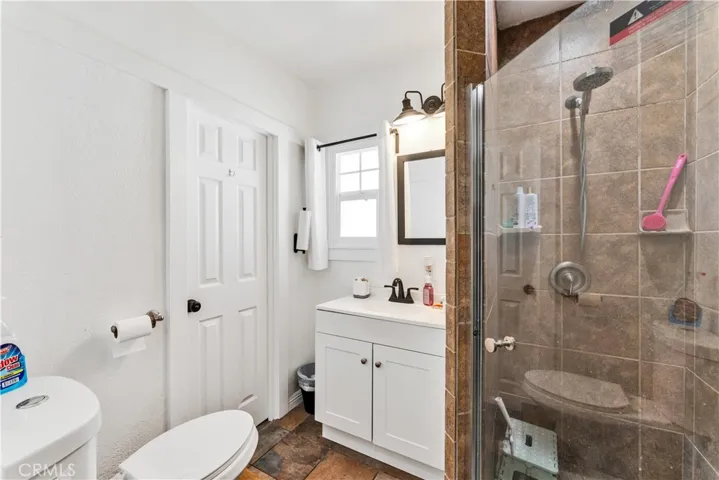 front unit bathroom1