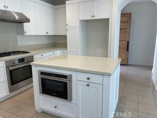 111 Holly Springs, Irvine, California 92618