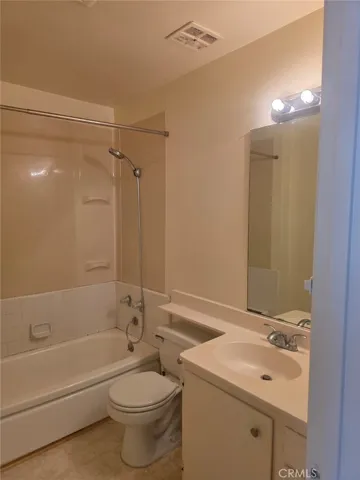 18601 Collins Street D7, Tarzana, California 91356