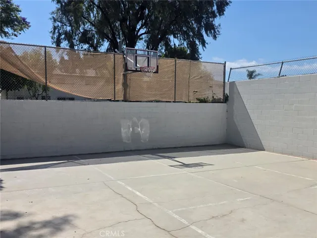 18601 Collins Street D7, Tarzana, California 91356