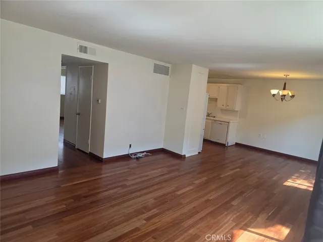 18601 Collins Street D7, Tarzana, California 91356