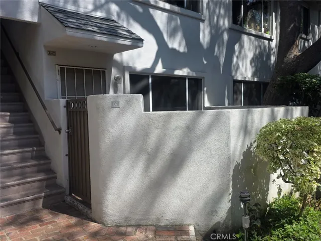 18601 Collins Street D7, Tarzana, California 91356