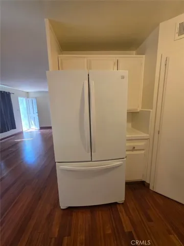 18601 Collins Street D7, Tarzana, California 91356