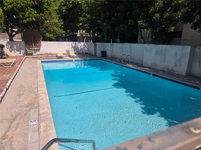 18601 Collins Street D7, Tarzana, California 91356