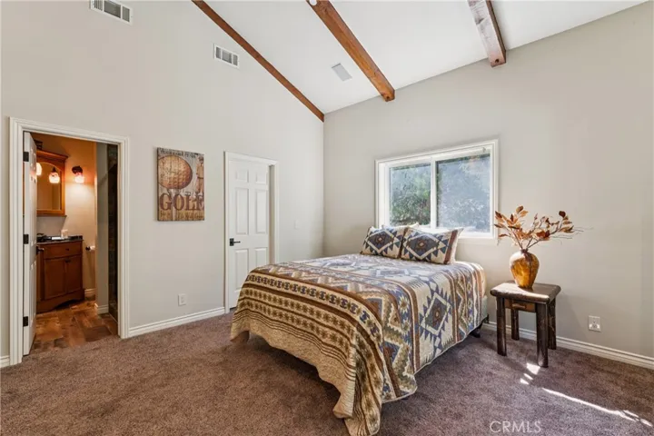 Main floor en-suite