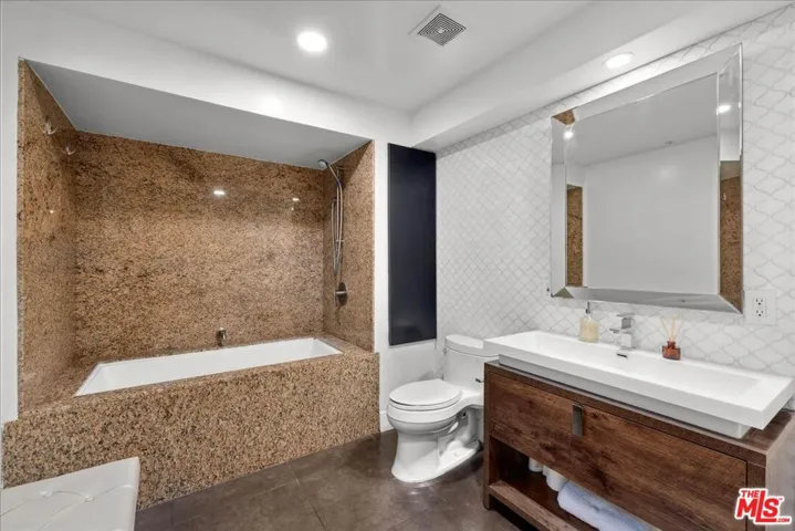 120 S Hewitt Street 6, Los Angeles, California 90012