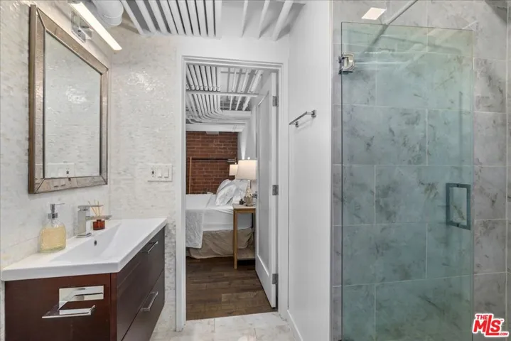 120 S Hewitt Street 6, Los Angeles, California 90012