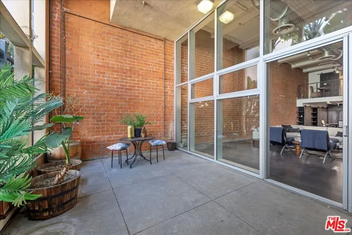 120 S Hewitt Street 6, Los Angeles, California 90012